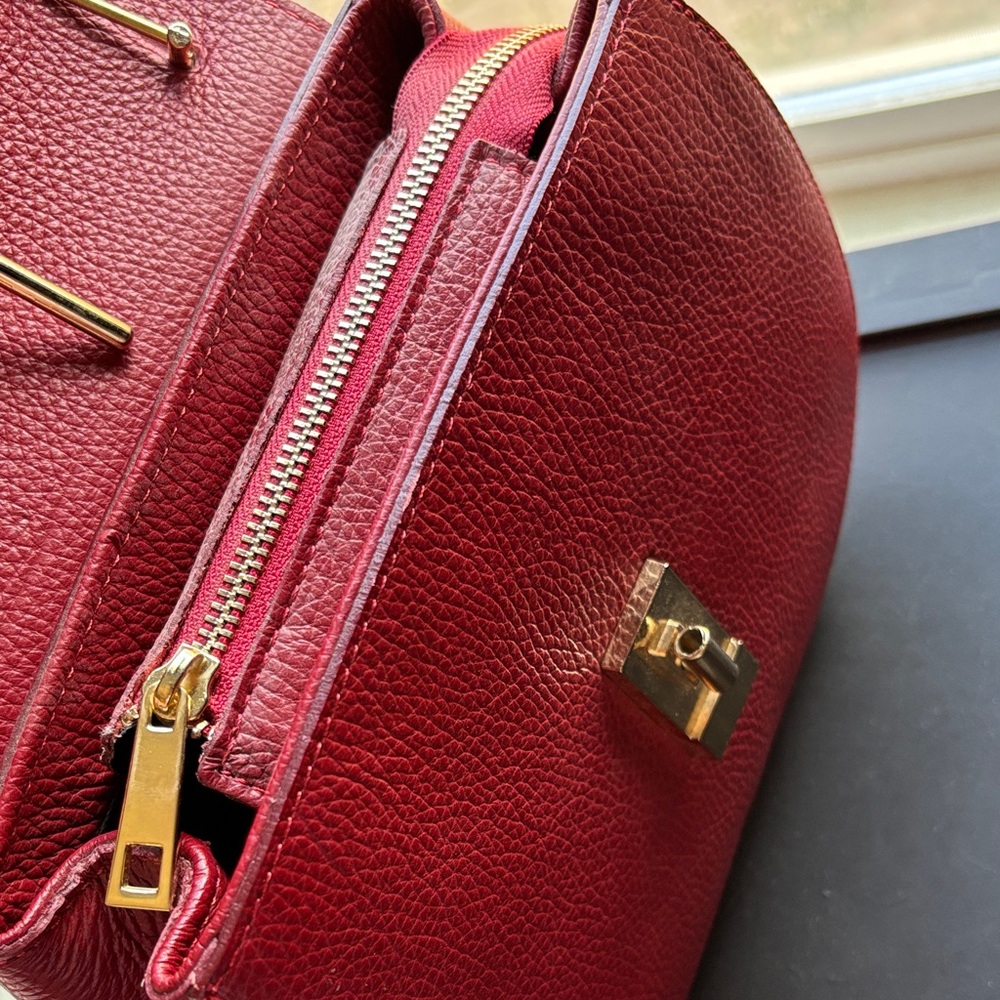 Elegant Red Leather Handbag - Picture 8 of 11